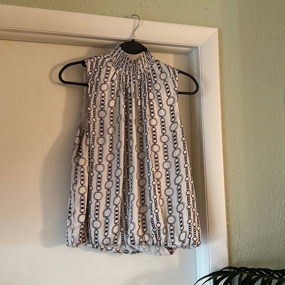 Banana Republic Ruffle Neck Chain Print Blouse Size M White Gold
